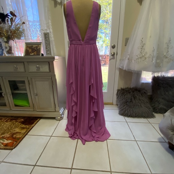 Dresses - Picture 5 of 12